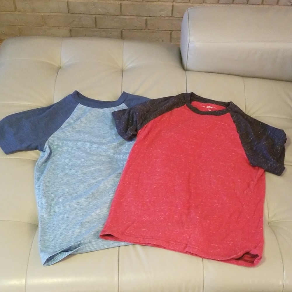 Urban Pipeline ultimate tee. Boy's sz L.